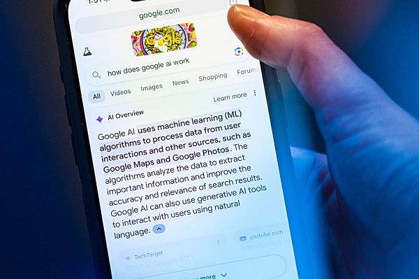 Google AI Overviews tạo ra bảng tóm tắt thông tin ngay trên trang kết quả tìm kiếm